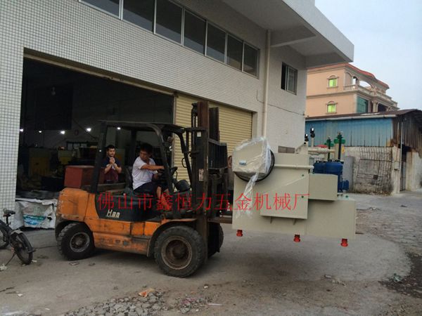 立體蝕刻機(jī)裝車發(fā)貨！