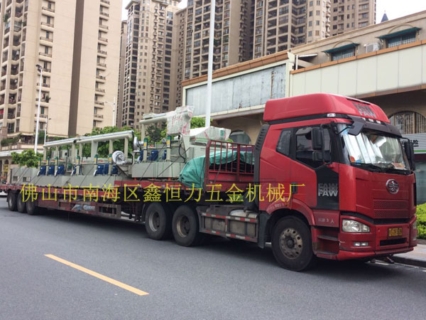 不銹鋼鍋片蝕刻機裝車發貨！